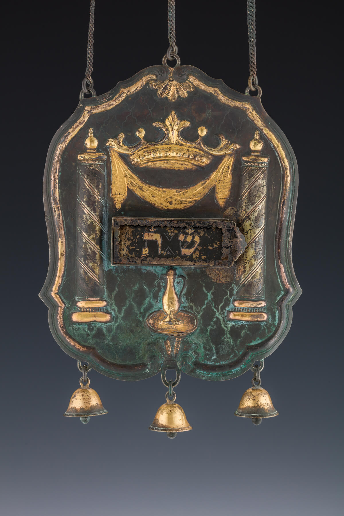 097. A Silver Torah Shield