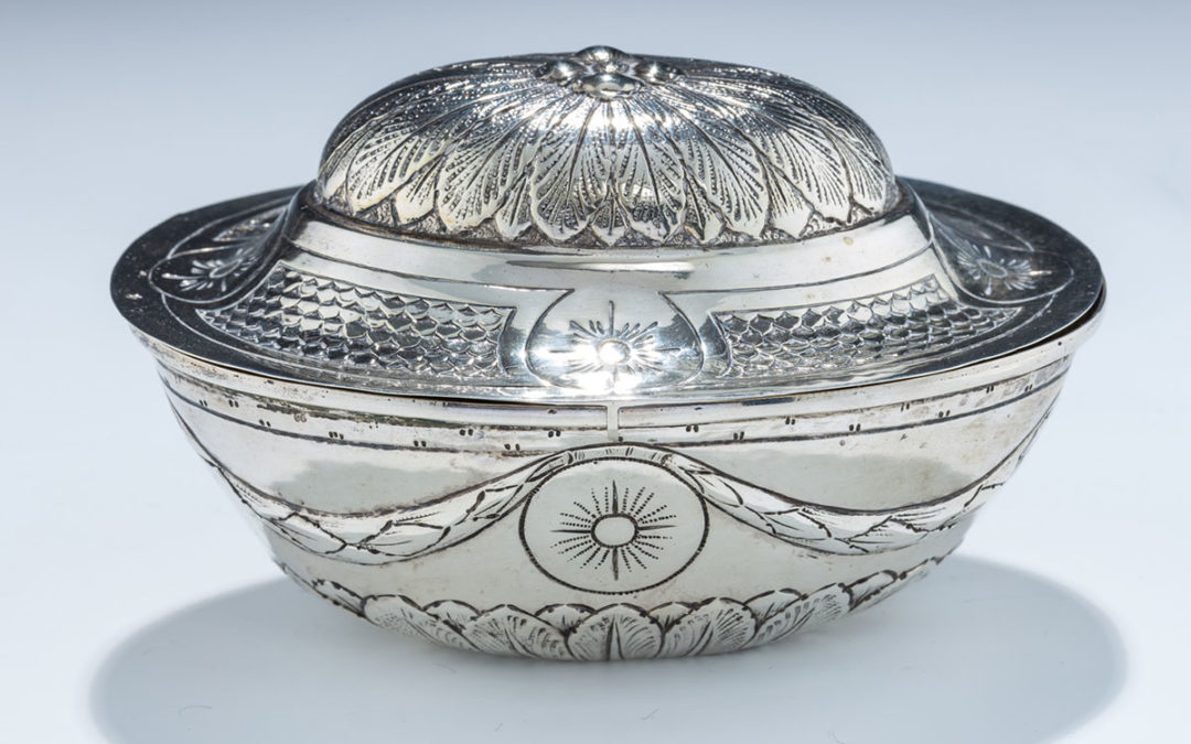 51. A Silver Etrog Container