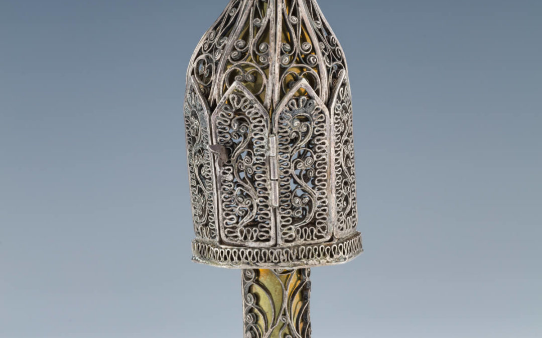 032. AN EARLY SILVER FILIGREE SPICE CONTAINER