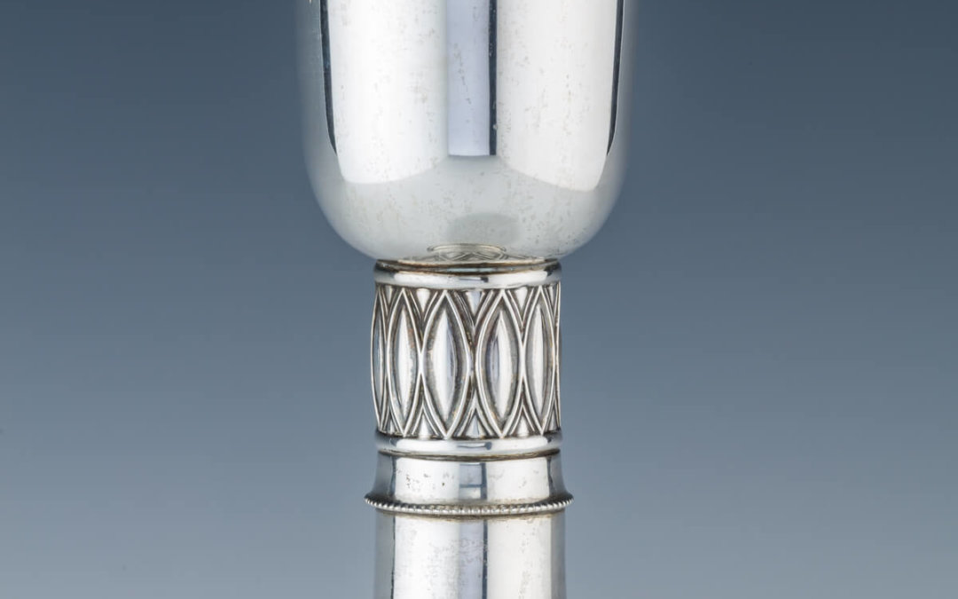 042. A LARGE SILVER KIDDUSH CUP