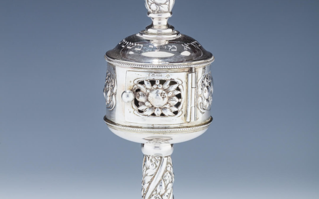 015. A LARGE SILVER SPICE CONTAINER
