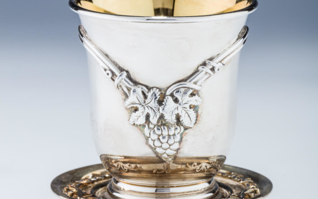 119. A STERLING SILVER KIDDUSH CUP BY SWED WITH UNDERPLATE