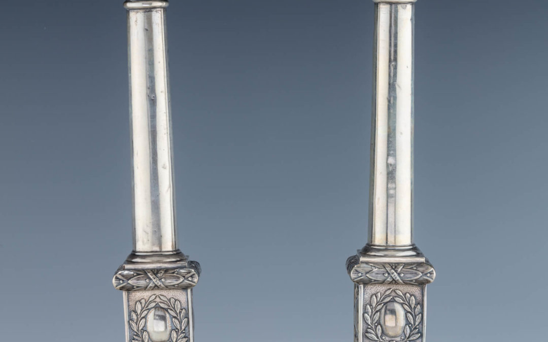 033. A PAIR OF SILVER CANDLESTICKS