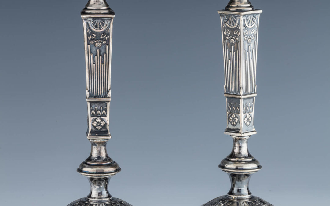 010. A PAIR OF SILVER CANDLESTICKS BY M