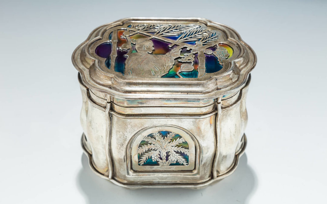132. A LARGE STERLING SILVER AND ENAMEL ETROG BOX BY NADAV