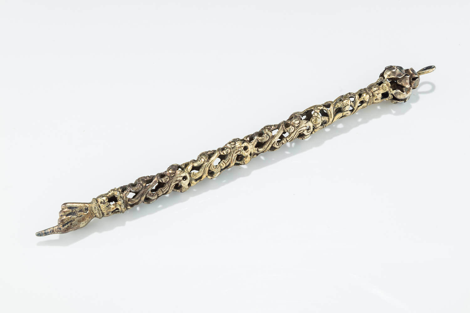 099. A RARE AND IMPORTANT SILVER TORAH POINTER