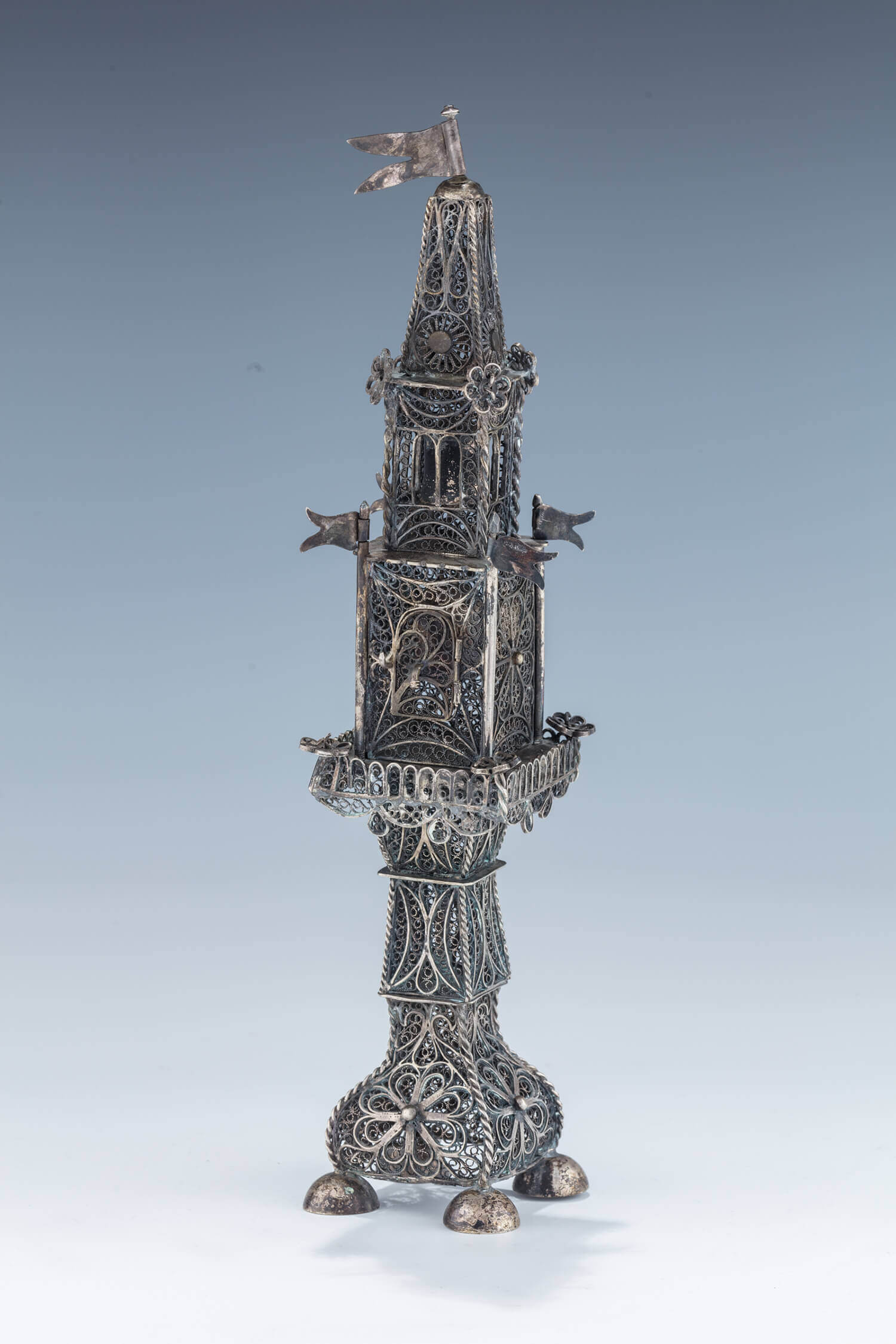 089. A LARGE SILVER FILIGREE SPICE TOWER