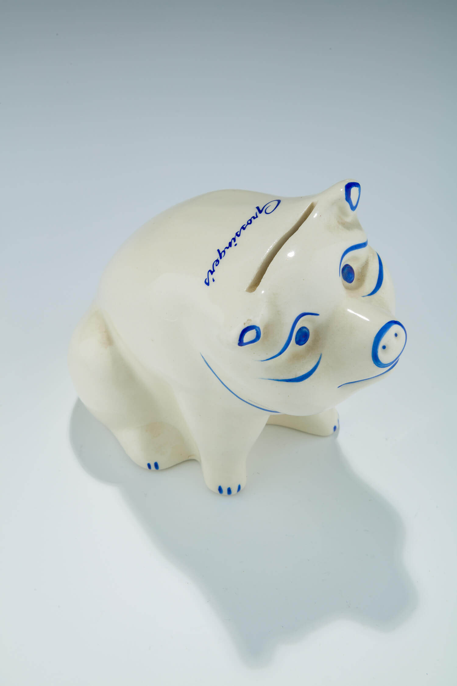 109. A CERAMIC PIGGY BANK FROM THE GROSSINGER’S RESORT