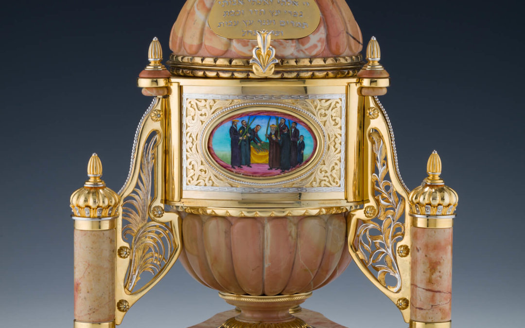 110. A MASSIVE STERLING SILVER AND ENAMEL ETROG CONTAINER BY YAAKOV DAVIDOFF