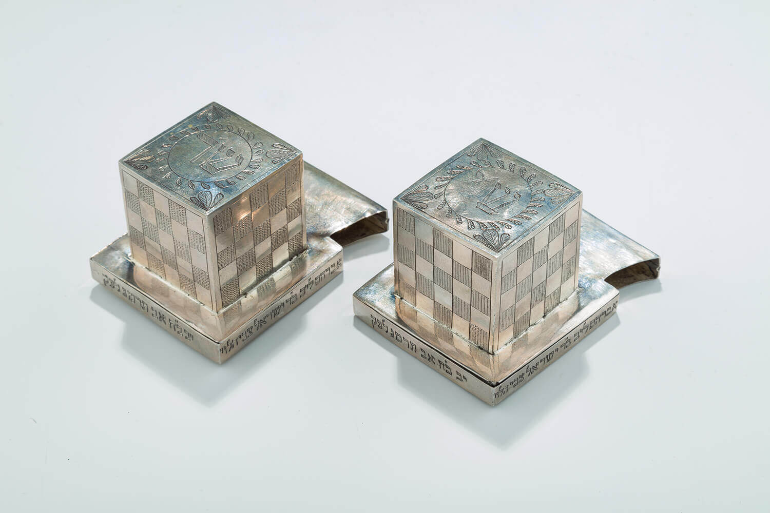 086. A RARE AND IMPORTANT PAIR OF SILVER TEFILLIN CASES OF LITHUANIAN INTEREST