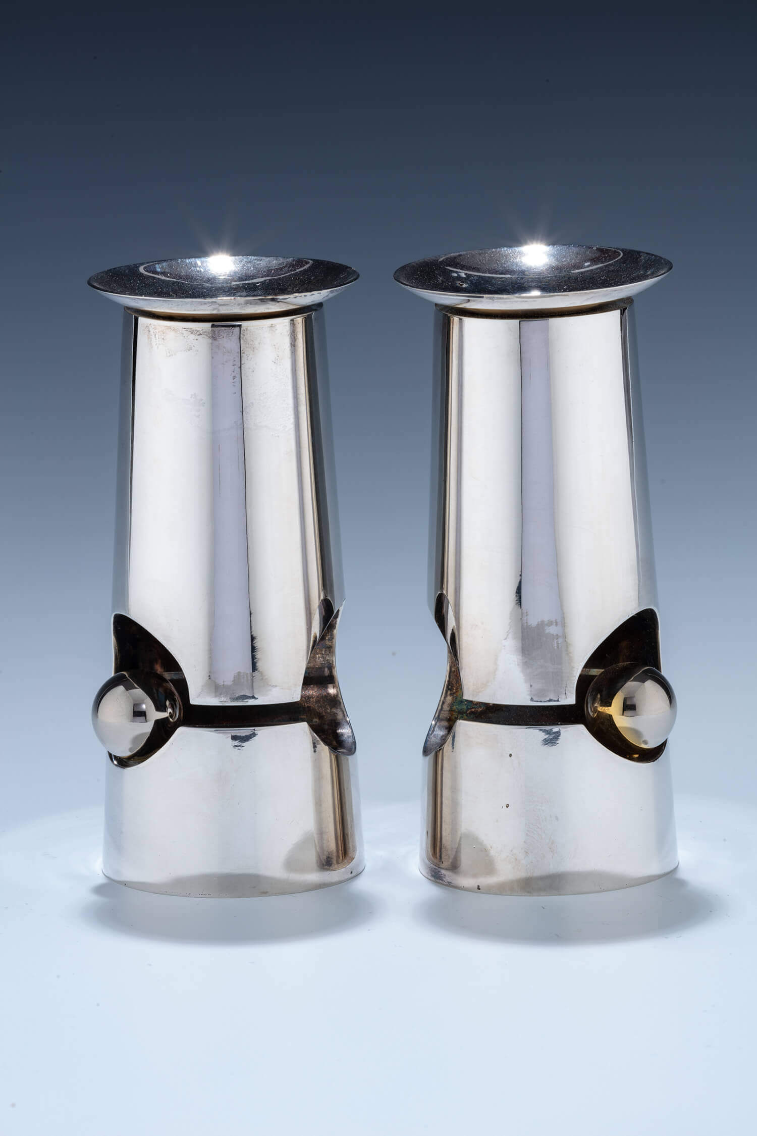 167. A PAIR OF STERLING SILVER CANDLESTICKS BY CARMEL SHABI