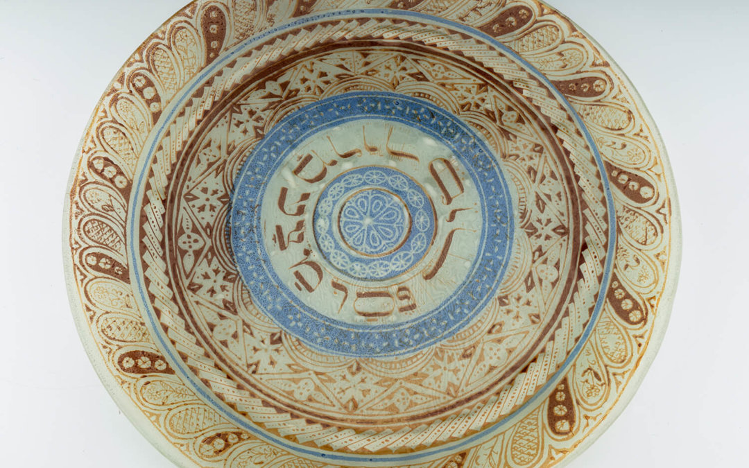 174. A LARGE GLASS SEDER PLATE