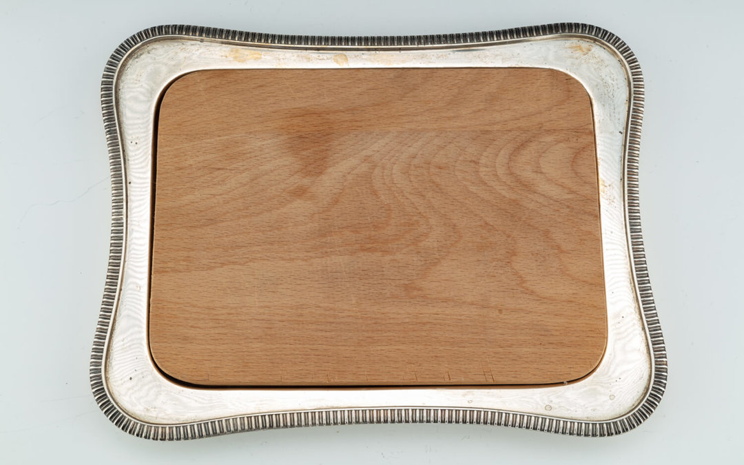 011. A SILVER CHALLAH BOARD WITH WOOD INSERT